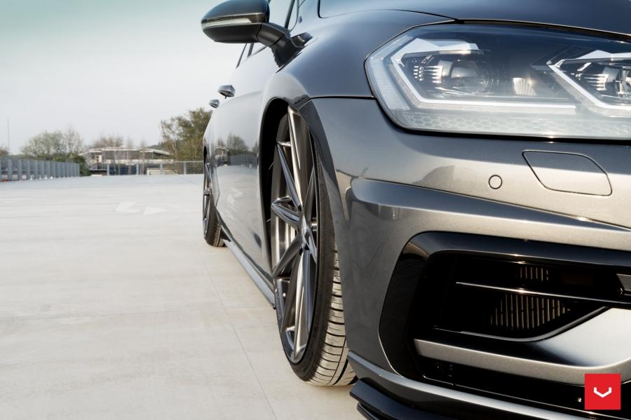 Детали экстерьера Volkswagen Golf R Estate on Vossen Wheels (VFS-10) 2017 года  (фото 12 из 30)